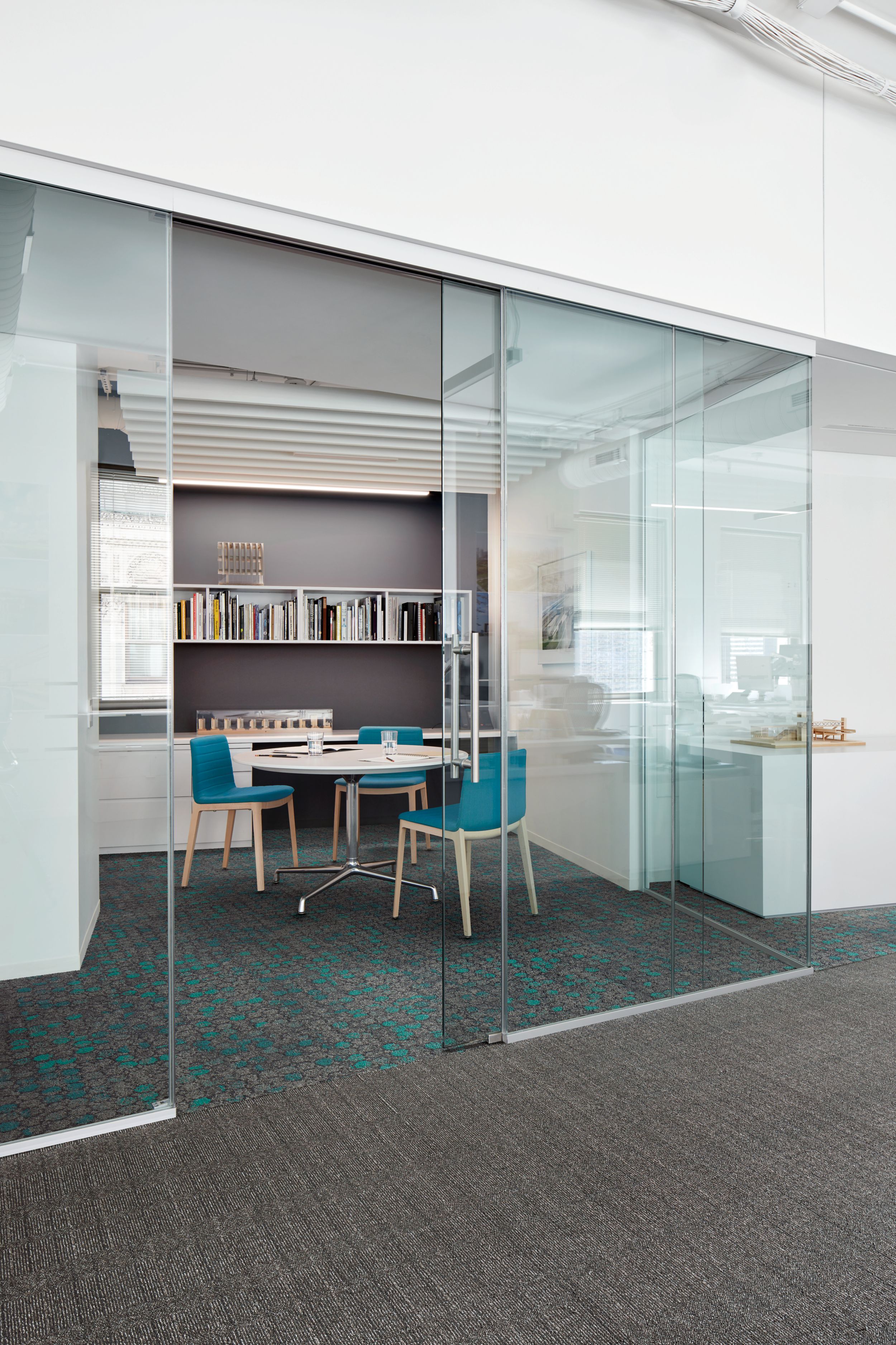 Interface Broome Street and Old Street carpet tile in office número de imagen 9